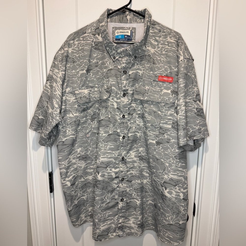 Magellan Outdoors Men’s Gray & White Camo Short-Sleeve Button-Down Shirt